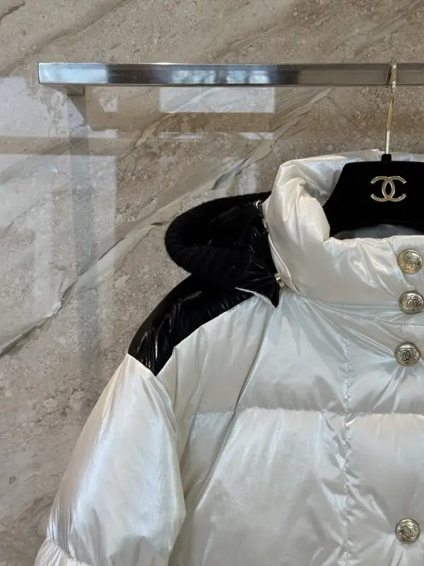 Chanel Пуховик женский — Фото 4