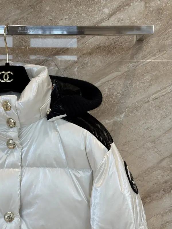 Chanel Пуховик женский — Фото 5