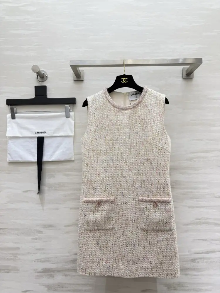 Chanel — Платье без рукавов из твида