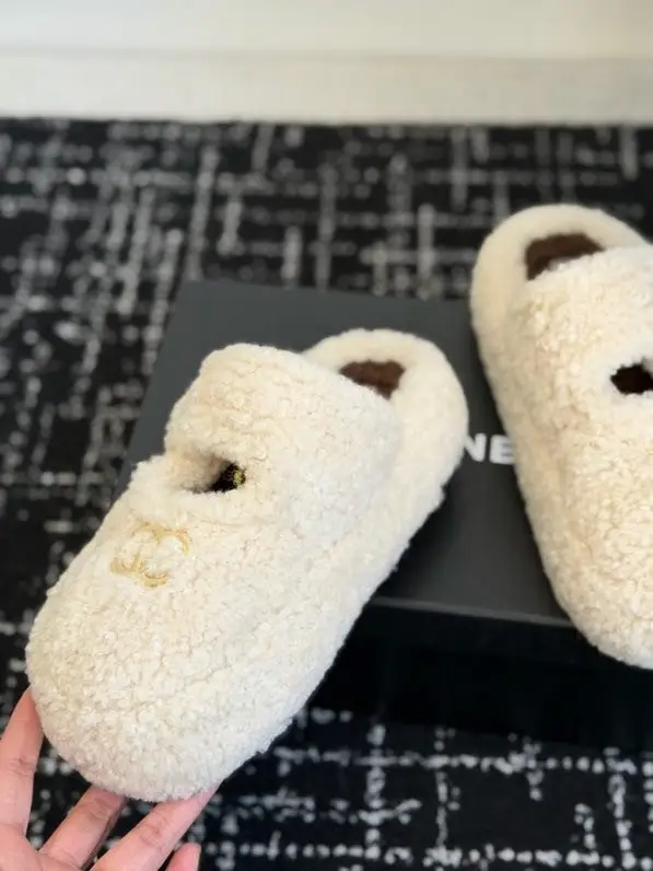 Chanel Fur slippers women's — Photo 2