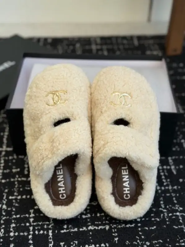 Chanel Fur slippers women's — Photo 3