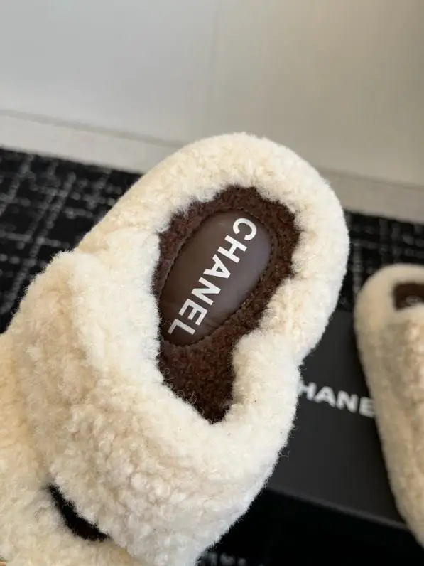 Chanel Fur slippers women's — Photo 4