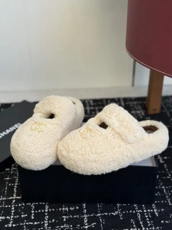 Chanel Fur slippers women's — Photo 5