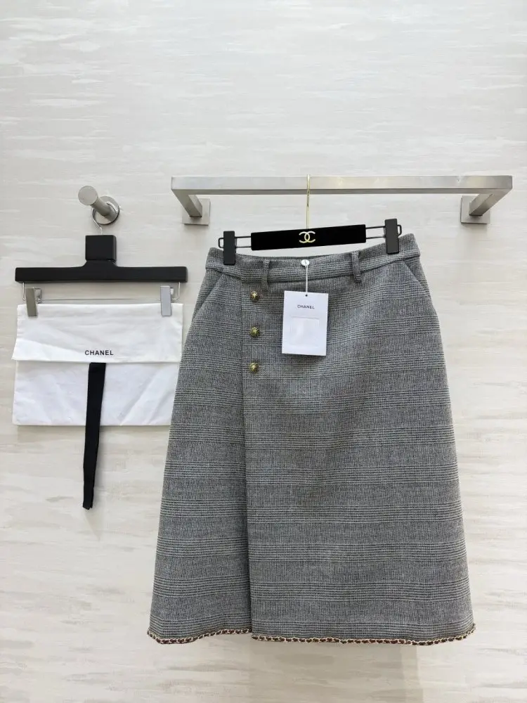 Chanel — Gray plaid skirt A-silhouette at style retro