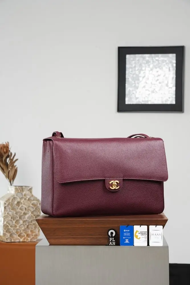 Chanel — Велика шкіряна бордова сумка з клапаном CHANEL 26 Mavi Flapbag 38 см