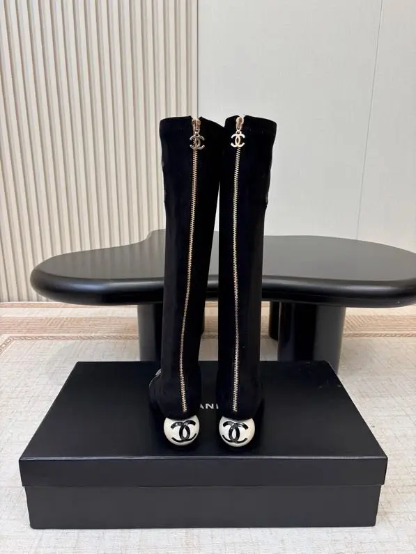 Chanel Hessian boots from round the toe and pearly heel — Photo 2