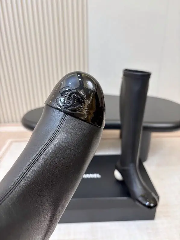 Chanel Hessian boots from round the toe and pearly heel — Photo 2
