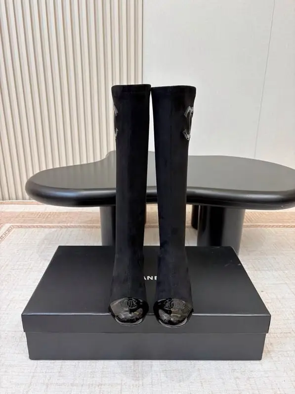 Chanel Hessian boots from round the toe and pearly heel — Photo 3