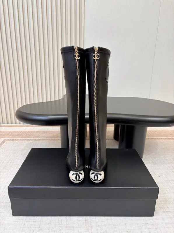 Chanel Hessian boots from round the toe and pearly heel — Photo 3