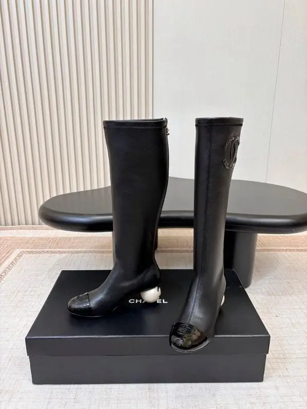 Chanel Hessian boots from round the toe and pearly heel — Photo 4