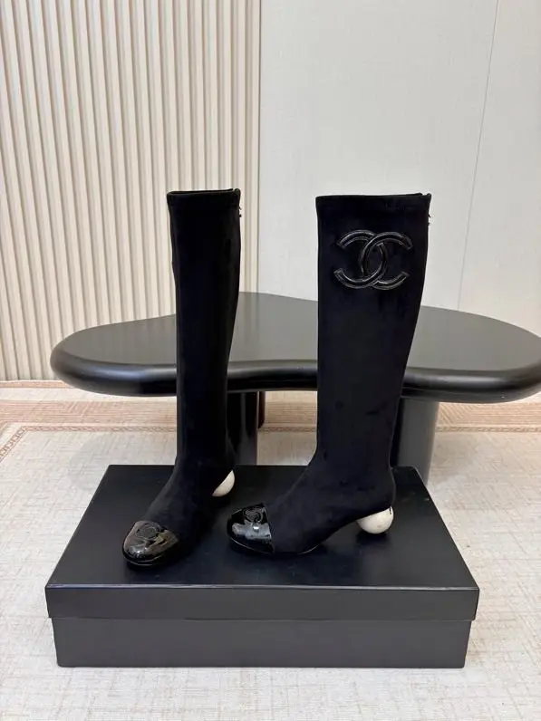 Chanel Hessian boots from round the toe and pearly heel — Photo 5