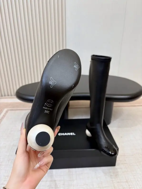 Chanel Hessian boots from round the toe and pearly heel — Photo 5