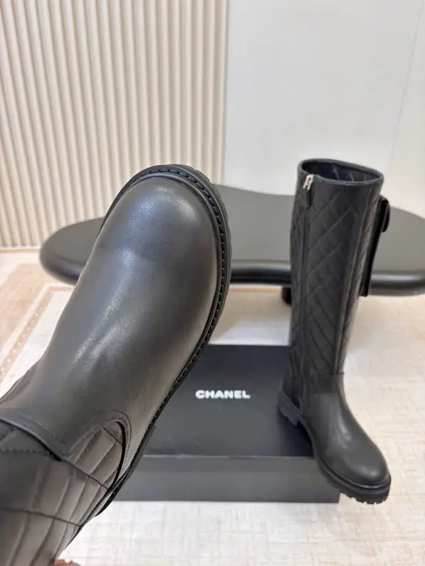 Chanel Високі шкіряні жіночі чоботи — Фото 3