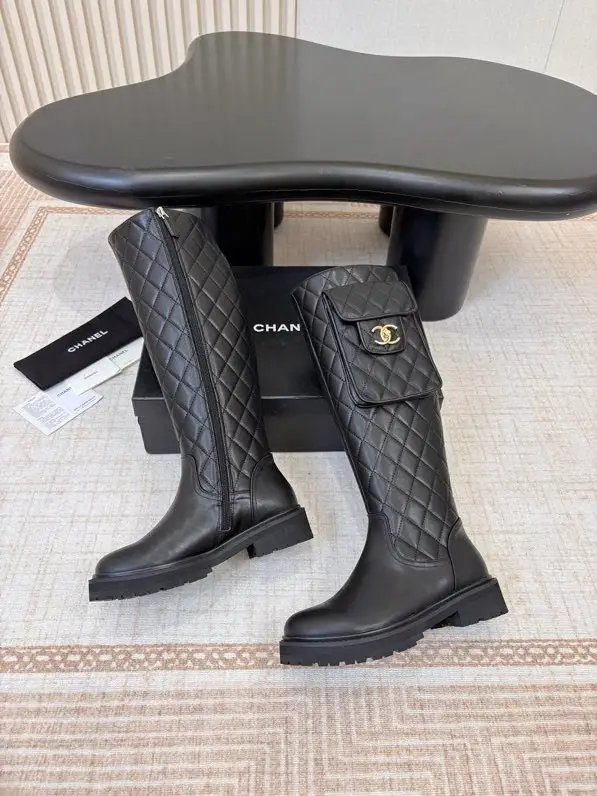 Chanel Високі шкіряні жіночі чоботи — Фото 5