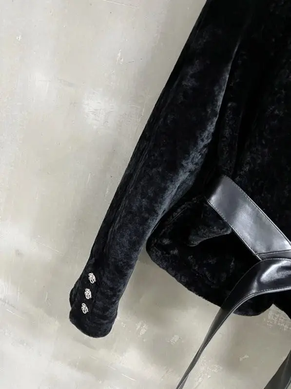 Chanel Куртка меховая с кожаной подкладкой — Фото 4