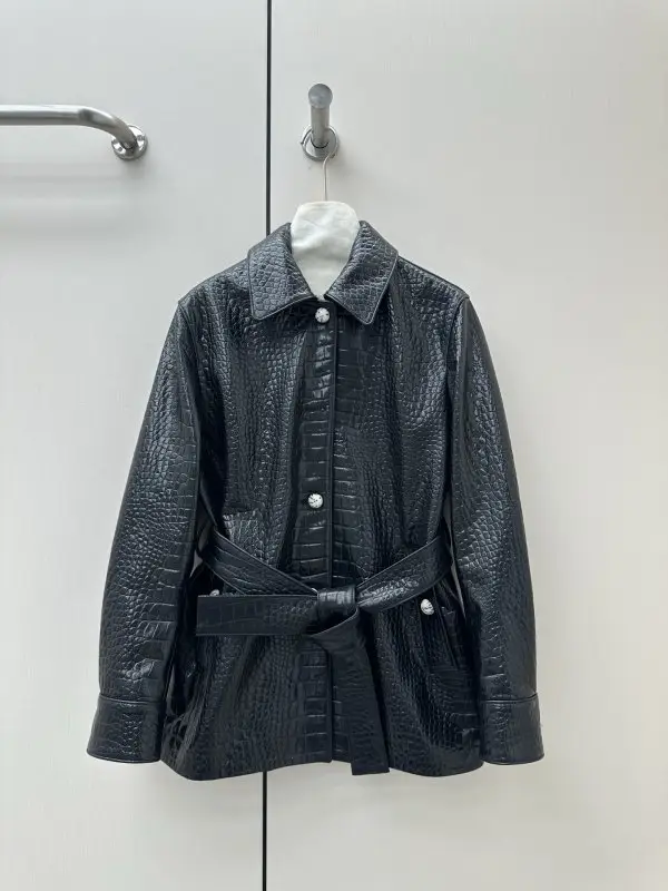 Chanel — Куртка шкіряна жіноча з тисненням під крокодила