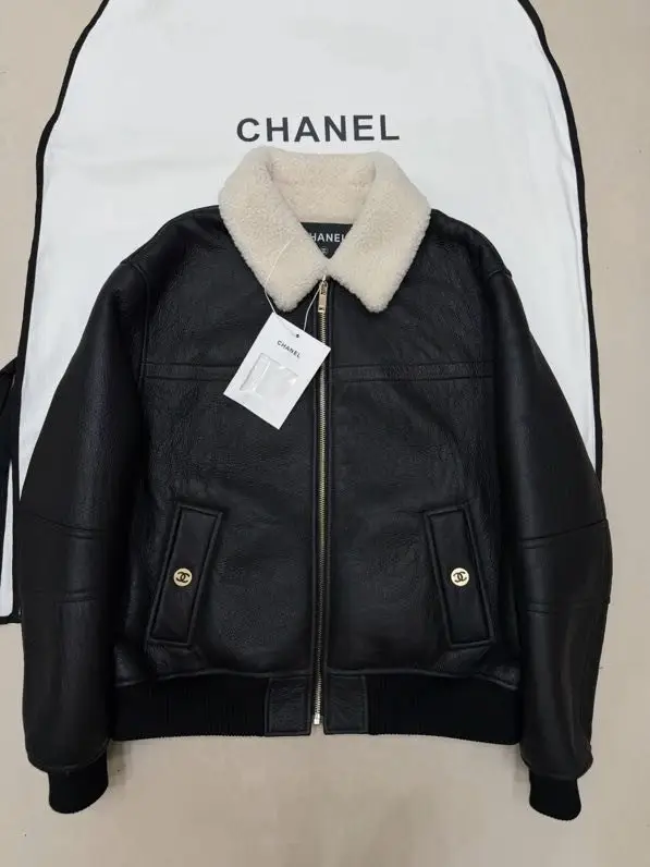 Chanel — Куртка шкіряна жіноча