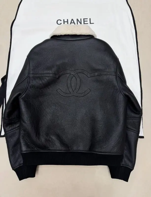 Chanel Куртка шкіряна жіноча — Фото 2