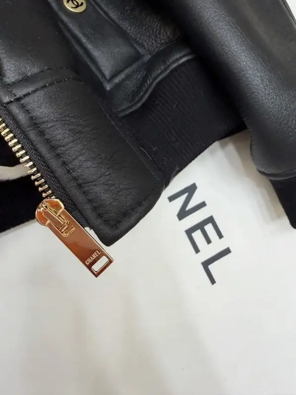 Chanel Куртка шкіряна жіноча — Фото 3