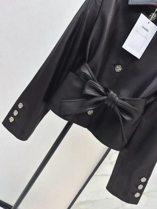 Chanel Куртка кожаная женская — Фото 4