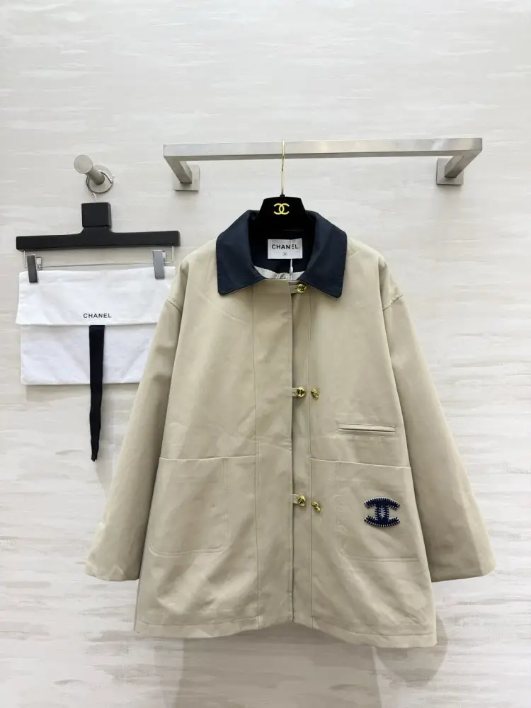 Chanel Jacket women's — Photo 1