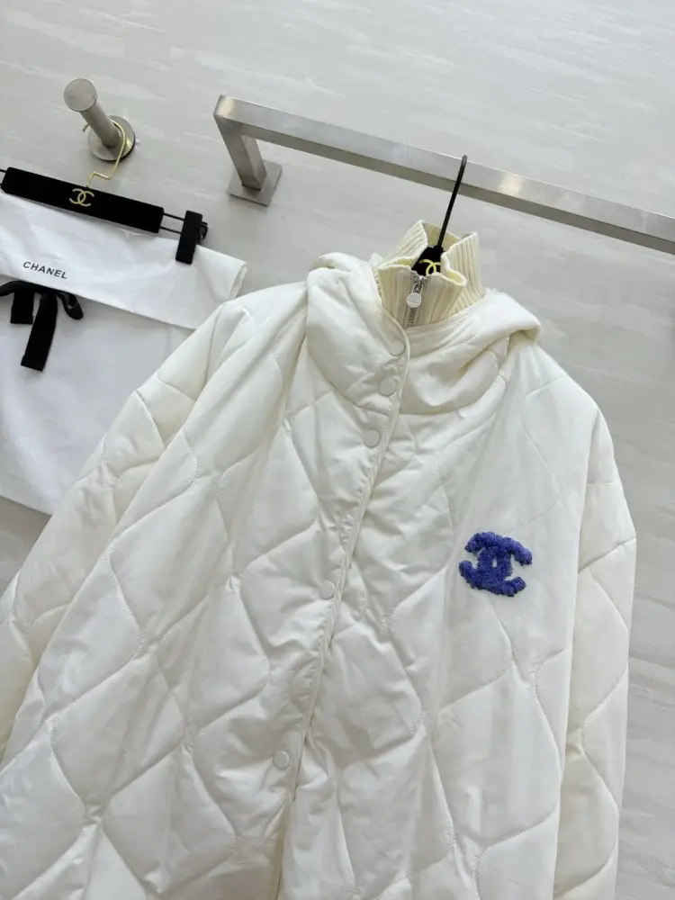 Chanel Jacket women's — Photo 2