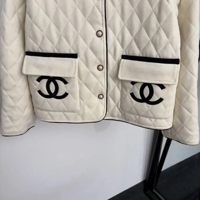 Chanel Куртка женская — Фото 4