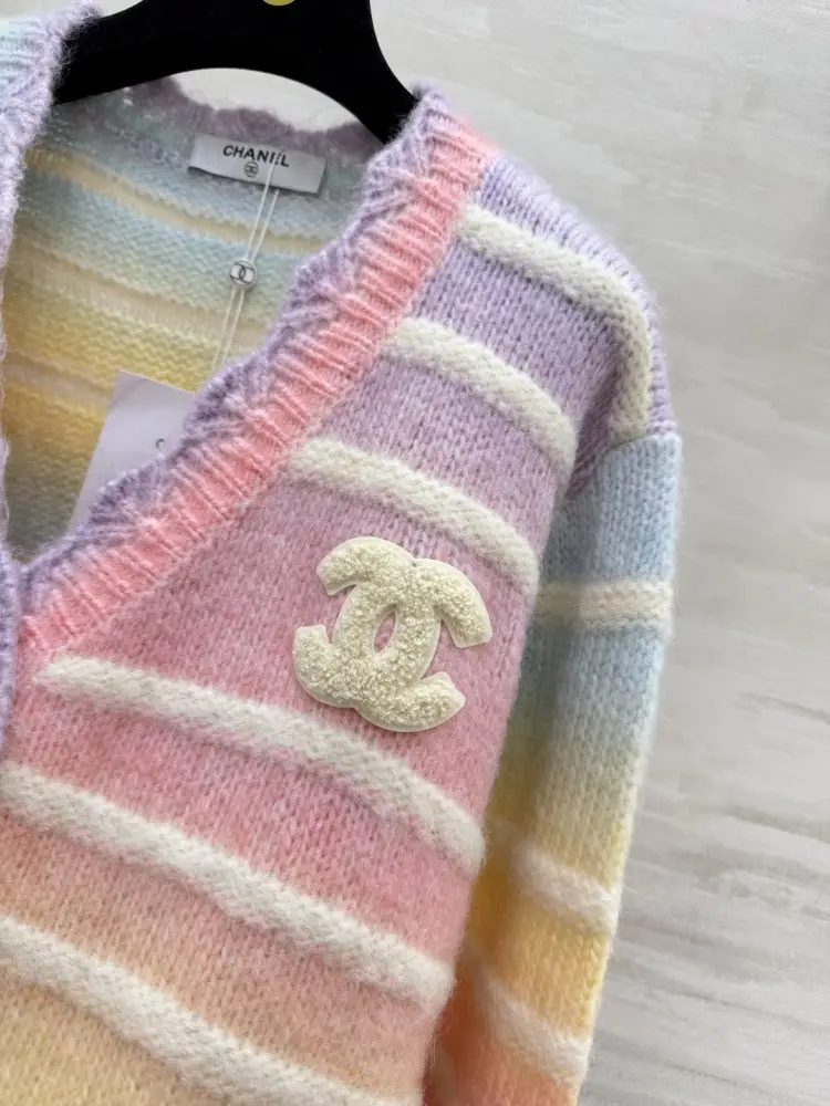 Chanel Knitted cardigan female — Photo 3