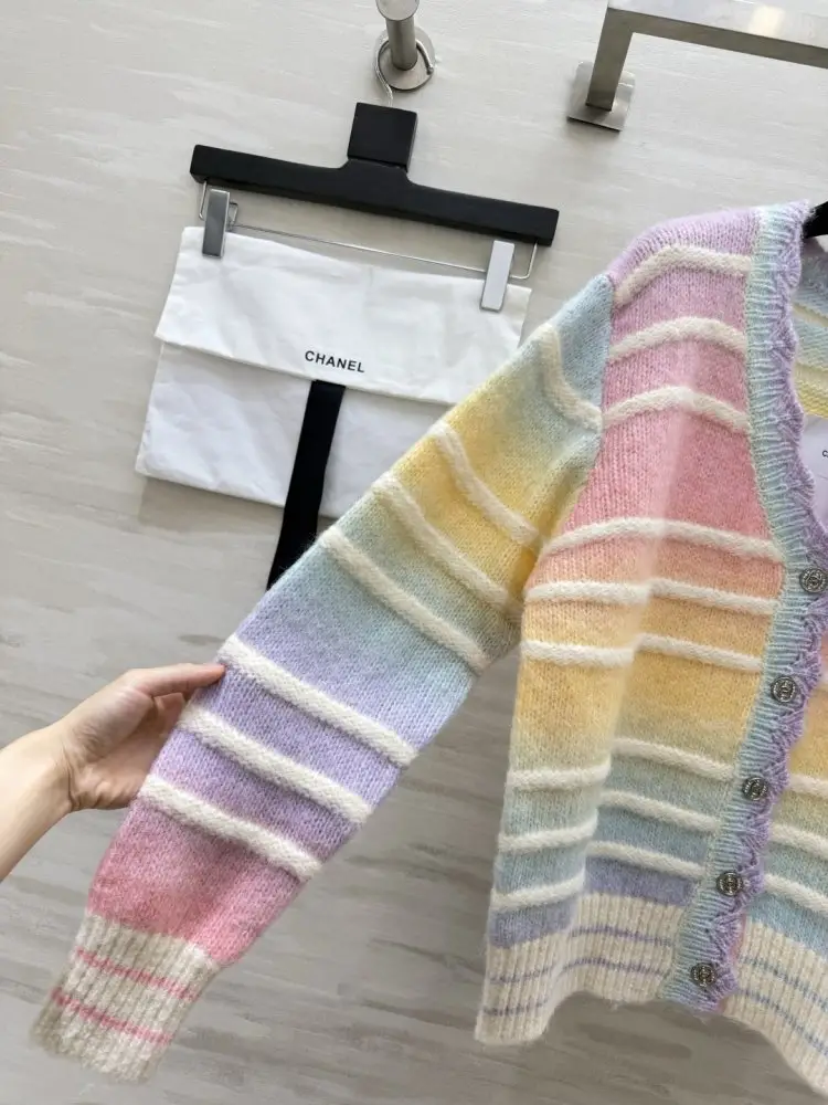 Chanel Knitted cardigan female — Photo 4