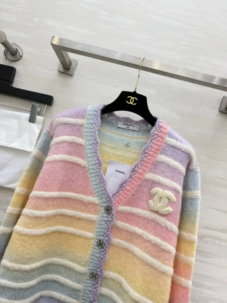 Chanel Knitted cardigan female — Photo 5