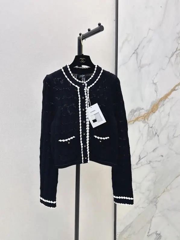 Chanel — В'язаний кардиган з довгими рукавами