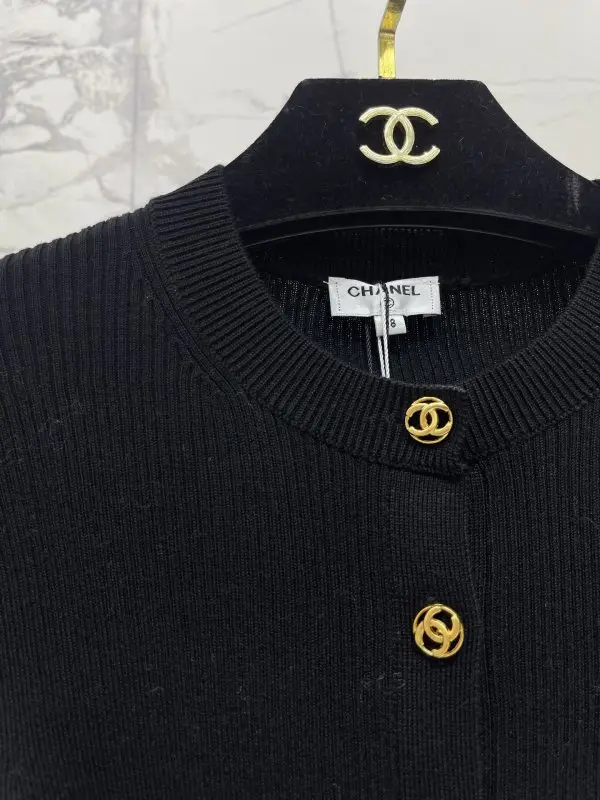 Chanel Вязаный кардиган на пуговицах — Фото 3