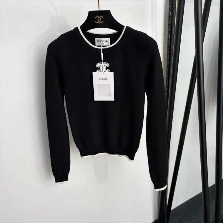 Chanel — В'язаний светр з довгими рукавами