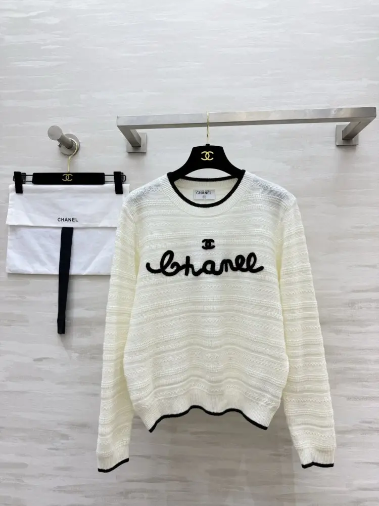 Chanel — В'язаний светр