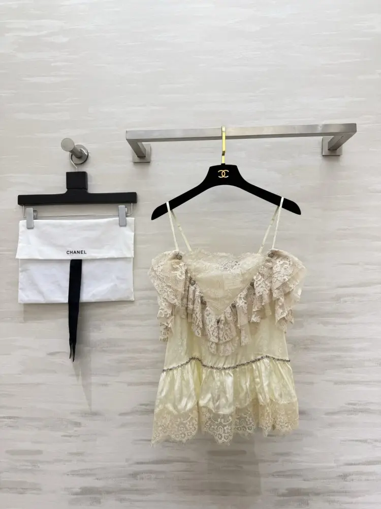 Chanel — Мереживна майка