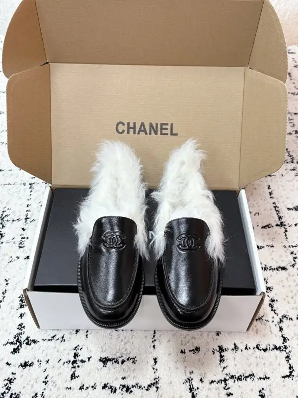 Chanel — Лоферы CHANEL COCO NEIGE на хутрі
