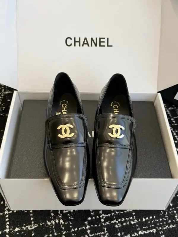 Chanel — Лоферы з квадратним носком