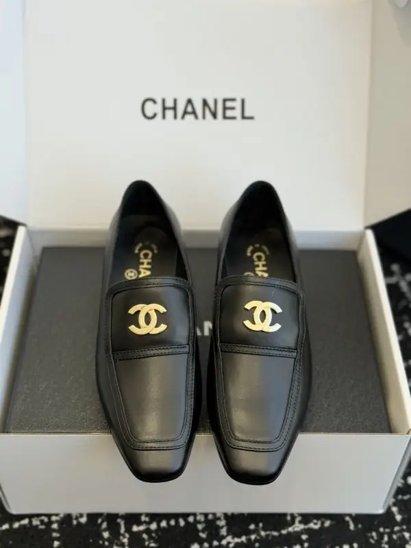 Chanel — Лоферы с квадратным носком