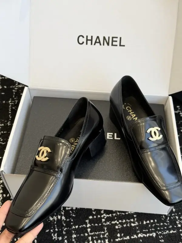 Chanel Лоферы з квадратним носком — Фото 5