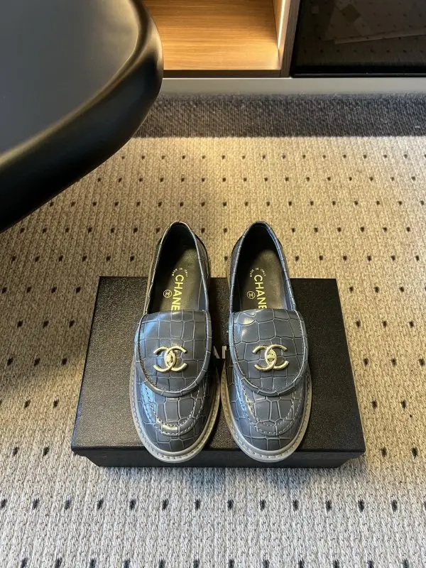 Chanel Лоферы кожаные женские — Фото 1