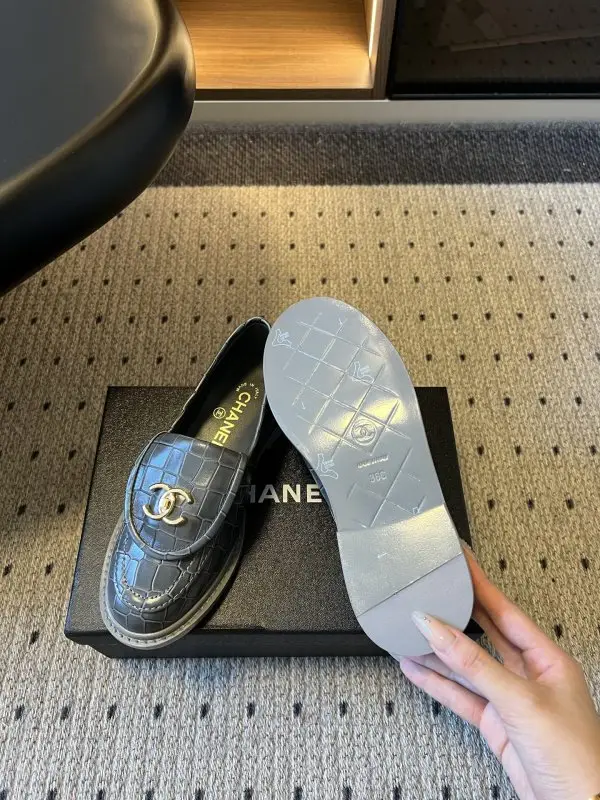 Chanel Лоферы кожаные женские — Фото 3