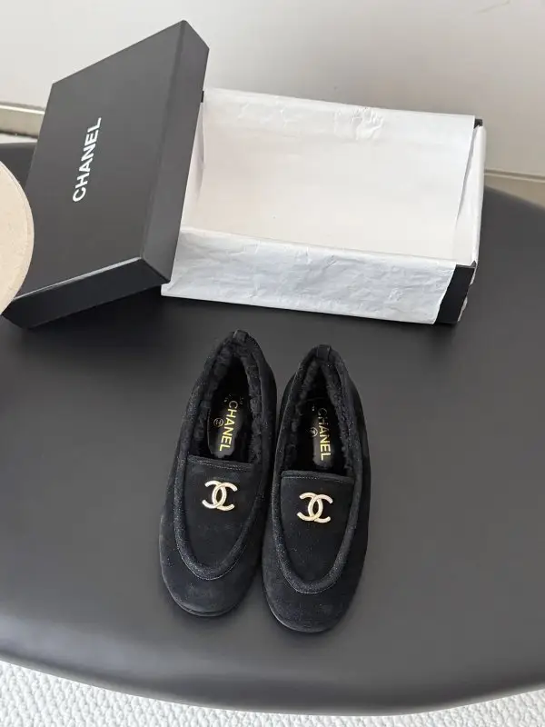 Chanel Лоферы на хутрі жіночі — Фото 1