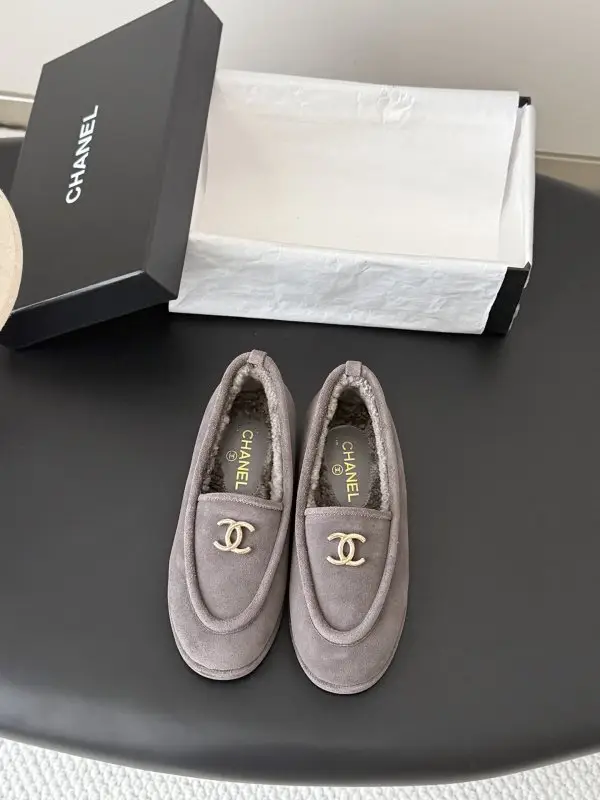 Chanel Лоферы на хутрі жіночі — Фото 1