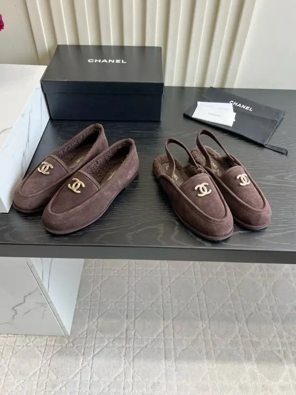 Chanel Лоферы на хутрі жіночі — Фото 1