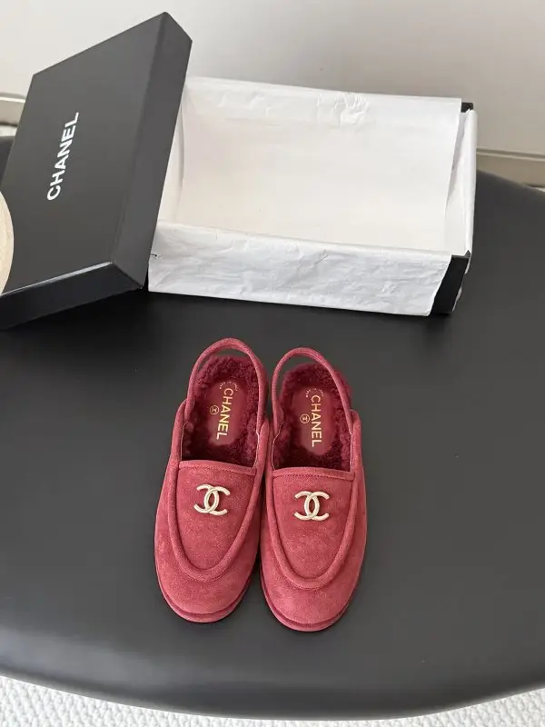 Chanel Лоферы на хутрі жіночі — Фото 1