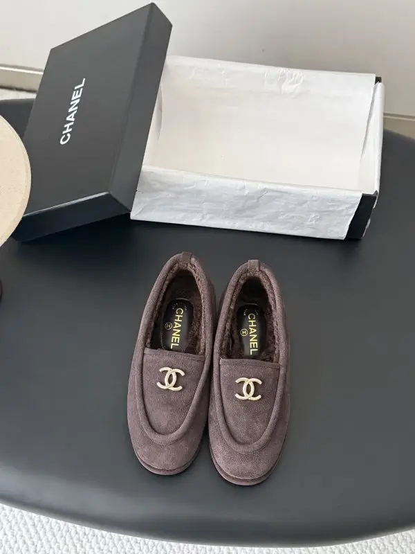 Chanel Лоферы на хутрі жіночі — Фото 1
