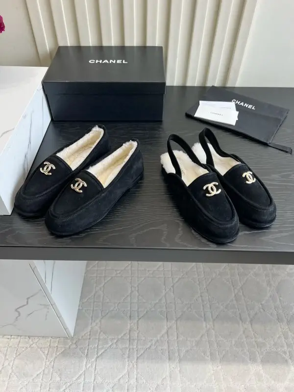 Chanel Лоферы на хутрі жіночі — Фото 1