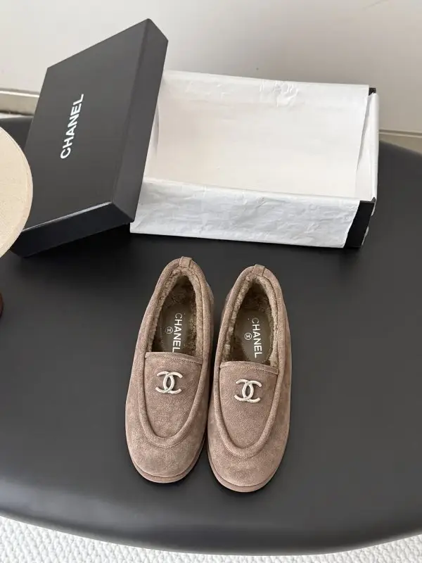 Chanel Лоферы на хутрі жіночі — Фото 1