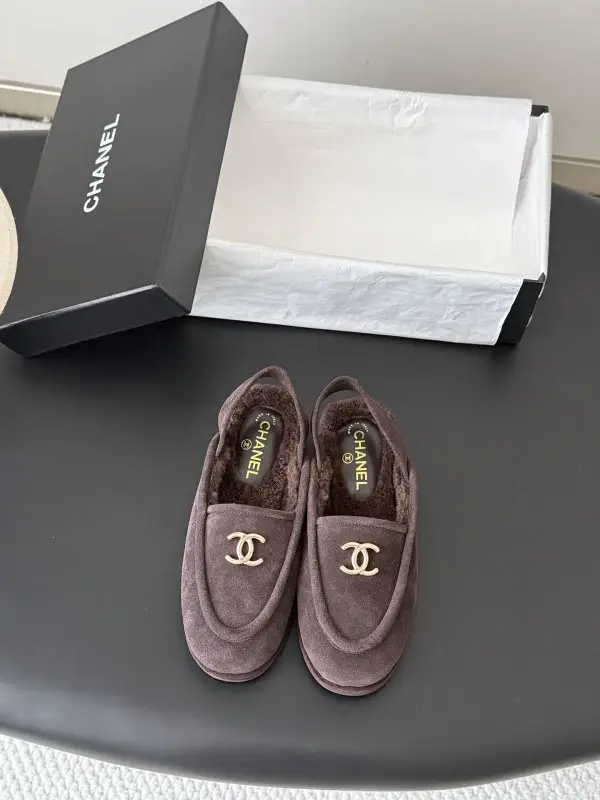 Chanel Лоферы на хутрі жіночі — Фото 1