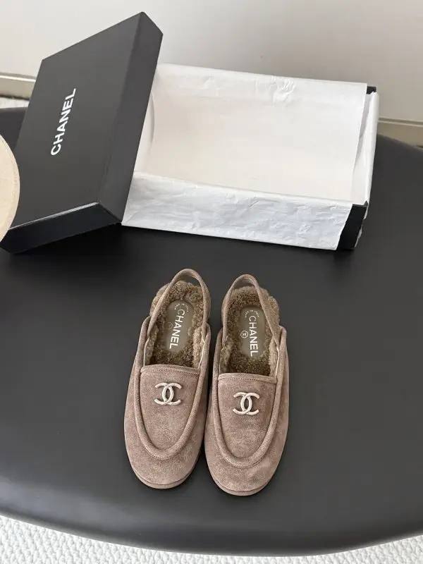 Chanel — Лоферы на хутрі жіночі